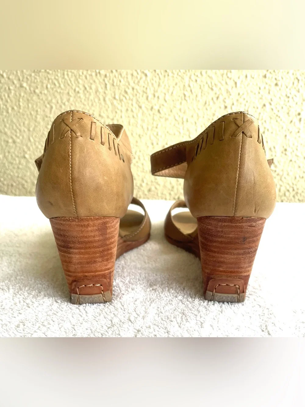 Frye Deirdre Stitch Tan Wedge Ankle Strap Size 9